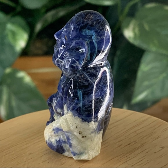 Vintage Deep Blue Sodalite Buddha Figurine MCM Crystal Man Stone Carving 2" 42g - Picture 8 of 16